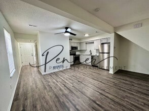 201-A NE DOGWOOD St in Oak Grove, MO - Building Photo - Building Photo