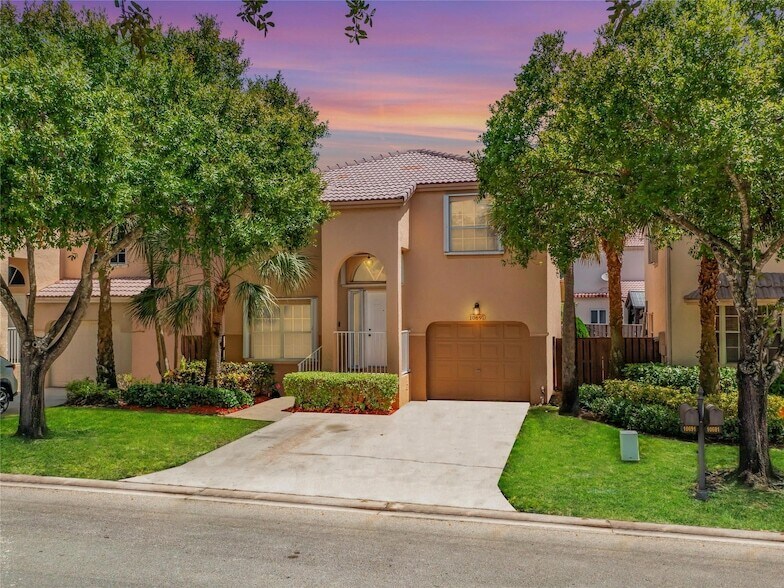 10691 NW 12th Dr in Plantation, FL - Building Photo