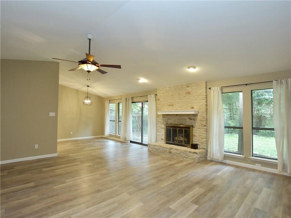 6206 Sun Vista Dr in Austin, TX - Building Photo