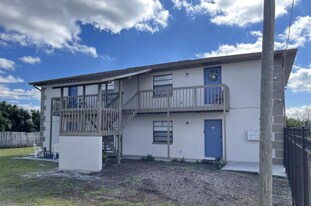 6821 N Manhattan Ave in Tampa, FL - Building Photo