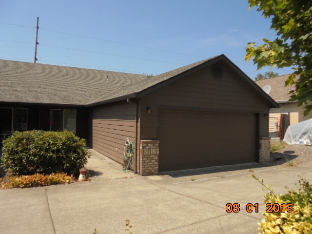 565 NW Meadows Dr in McMinnville, OR - Building Photo - Building Photo