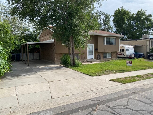 95 W 8710 S in Sandy, UT - Building Photo - Building Photo