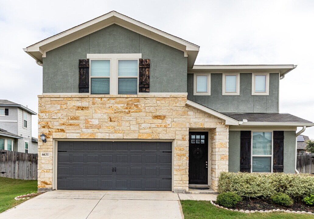 6631 Gentry Farm in San Antonio, TX - Building Photo