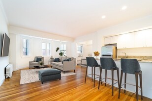 236 Beacon St, Unit 1H in Boston, MA - Building Photo