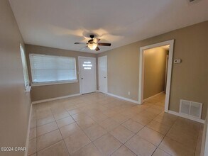 1710 Chestnut Ave in Panama City, FL - Foto de edificio - Building Photo