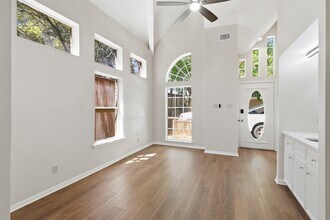 5515 Strack Rd in Houston, TX - Building Photo - Building Photo