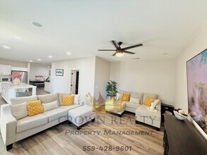 1446 Clarete Ave in Tulare, CA - Building Photo - Building Photo