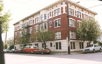 Overtorn Apartments in Portland, OR - Building Photo - Building Photo