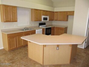 4757 W Kristal Way in Glendale, AZ - Building Photo - Building Photo
