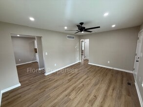 1018 Urana Ave in Columbus, OH - Foto de edificio - Building Photo