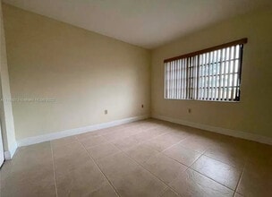 10431 N Kendall Dr, Unit D404 in Miami, FL - Foto de edificio - Building Photo