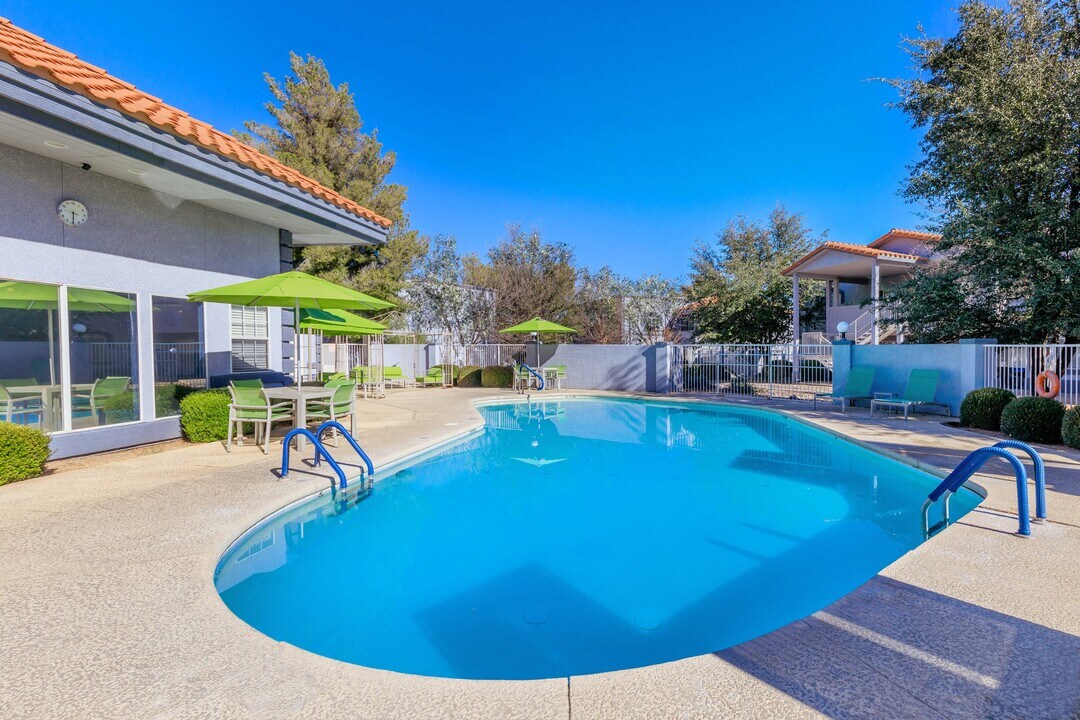 The Palisades in Sierra Vista, AZ - Building Photo
