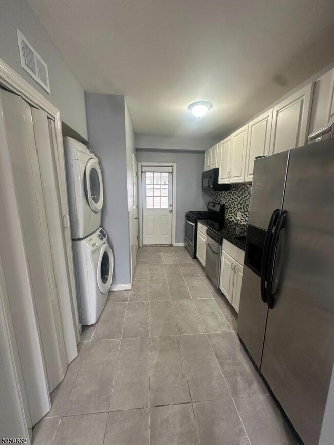 112 Yale Ave in Jersey City, NJ - Building Photo - Building Photo