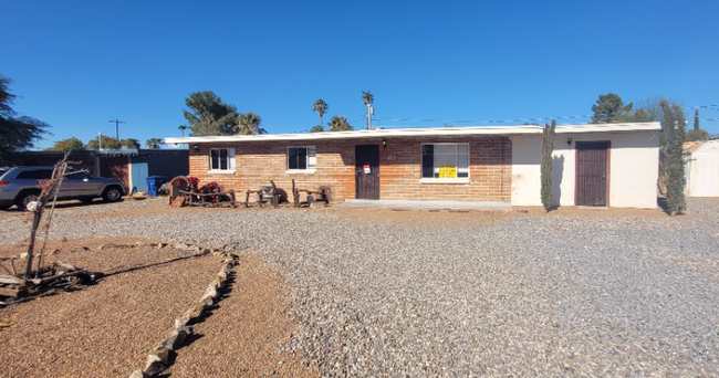 7001 E Calle Canis in Tucson, AZ - Building Photo - Building Photo