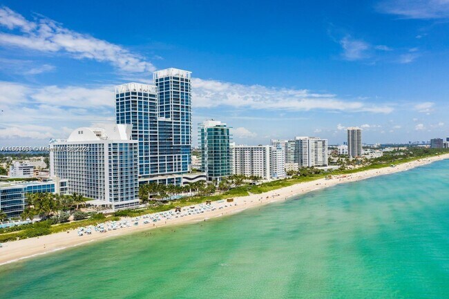 6801 Collins Ave, Unit 818 in Miami Beach, FL - Building Photo - Building Photo
