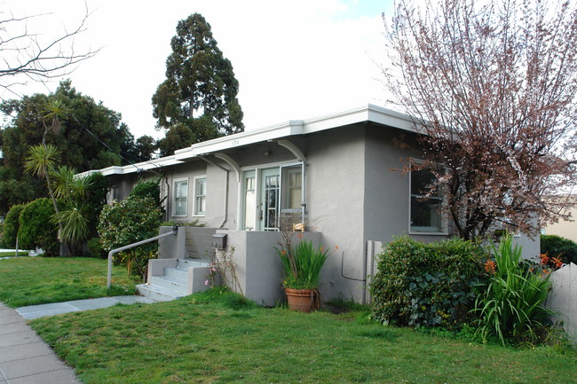 974-976 Neilson St in Albany, CA - Foto de edificio - Building Photo