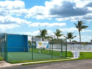 7324 SW 82nd St in Miami, FL - Building Photo - Building Photo