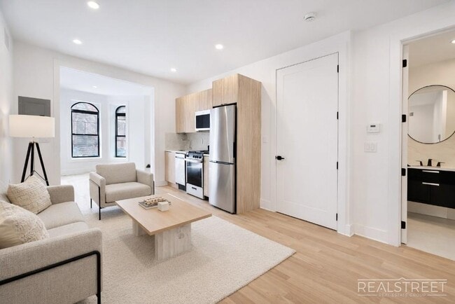 3BR/2BA with In-Unit Washer & Dryer in Brooklyn, NY - Foto de edificio - Building Photo