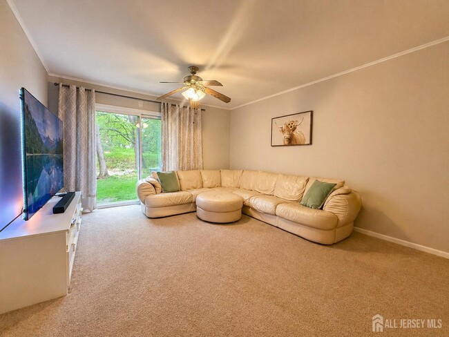 161 Applegate Ln in East Brunswick, NJ - Building Photo - Building Photo