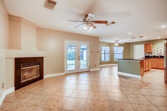 8203 Chestnut Manor Dr in Converse, TX - Building Photo - Building Photo