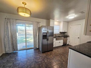 2008 Rockview Dr in Granbury, TX - Foto de edificio - Building Photo