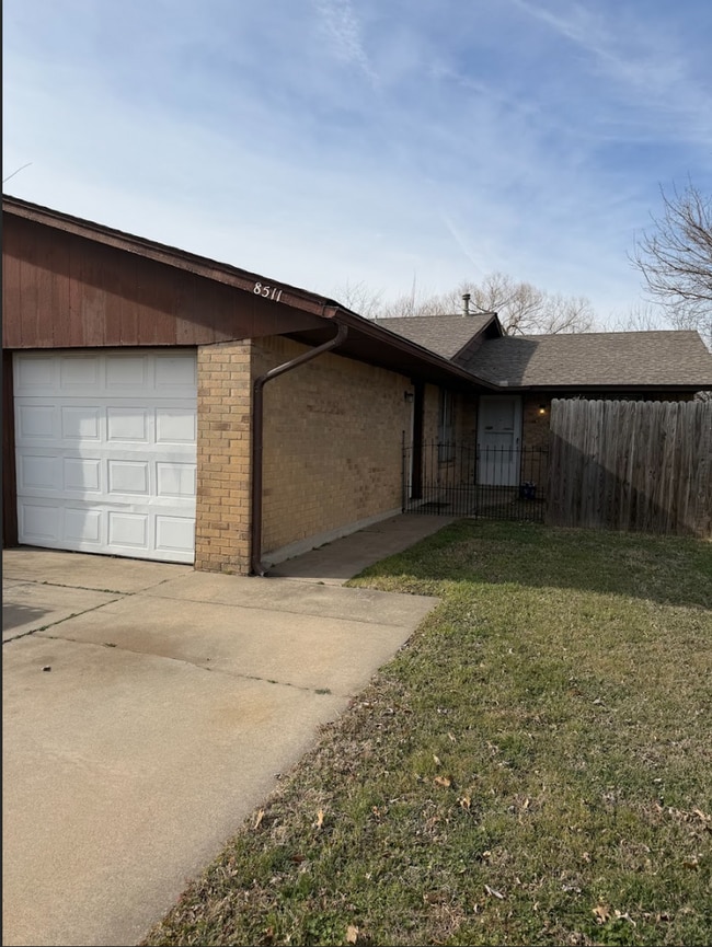 property at 8511 S Drexel Pl