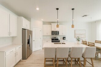 14406 SW Skye Dr in Port St. Lucie, FL - Foto de edificio - Building Photo