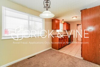 7027 Lemert Ln in Reynoldsburg, OH - Building Photo - Building Photo