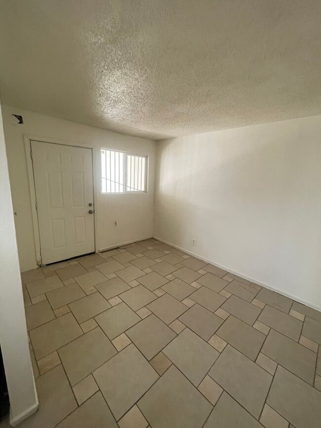 322 Lincoln Ave in Bakersfield, CA - Building Photo - Building Photo