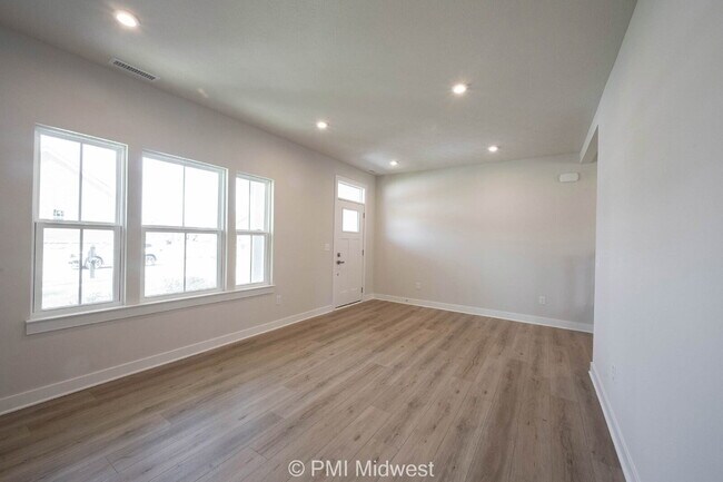 581 Roosevelt St in Fortville, IN - Foto de edificio - Building Photo