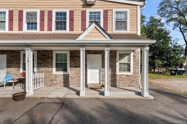 10 Burnside Ave, Unit B in Congers, NY - Foto de edificio - Building Photo