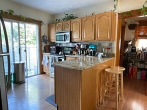 34 Parkdale St, Unit 1 in Somerville, MA - Building Photo - Building Photo