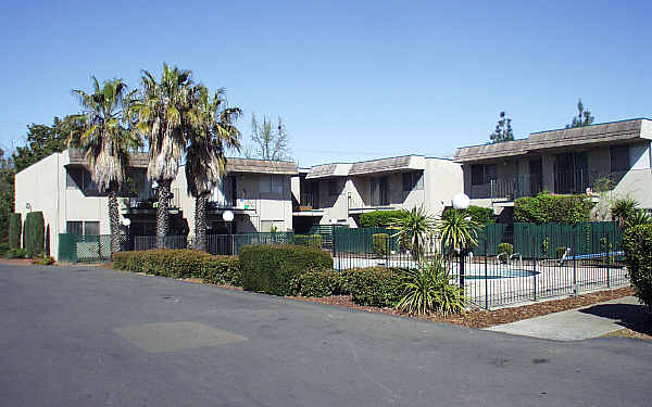 Cottage Square Apartments in Sacramento, CA - Foto de edificio - Building Photo