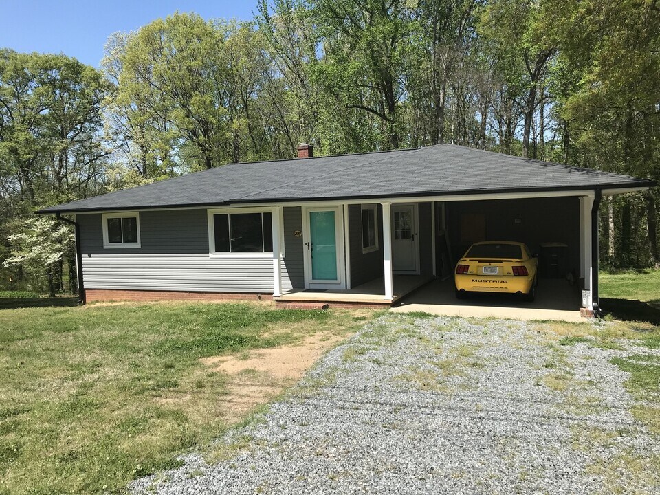 1209 Clifton St in Kannapolis, NC - Building Photo