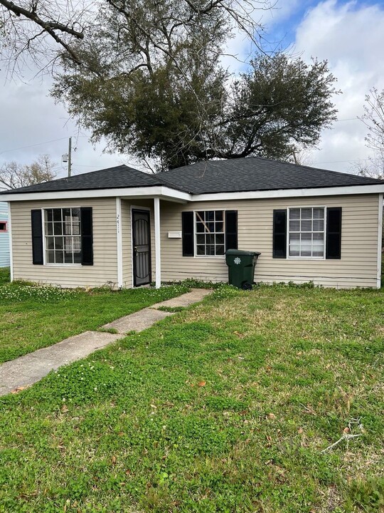 2411 11th St in Lake Charles, LA - Building Photo