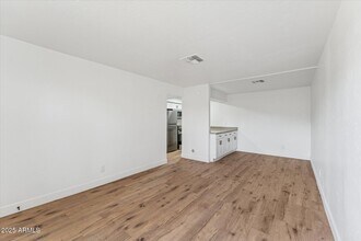 2739 E Tamarisk Ave in Phoenix, AZ - Building Photo - Building Photo