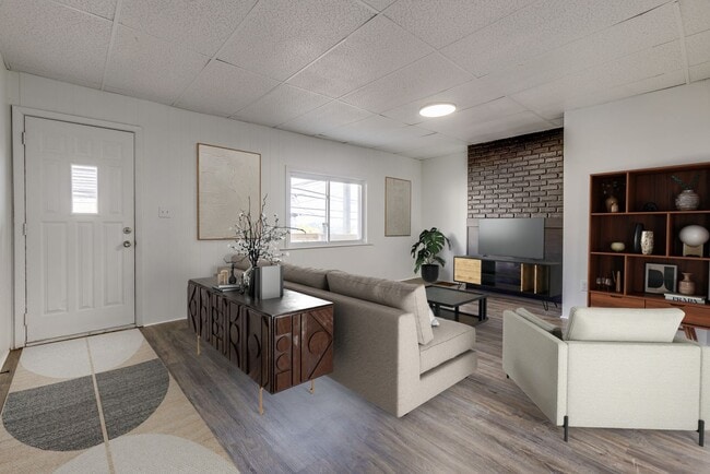 property at 976 Manton Wy