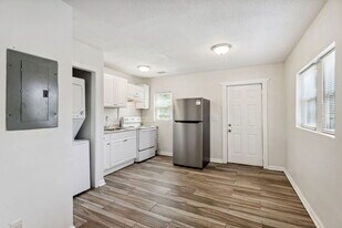 619 Oliver St NW in Atlanta, GA - Building Photo