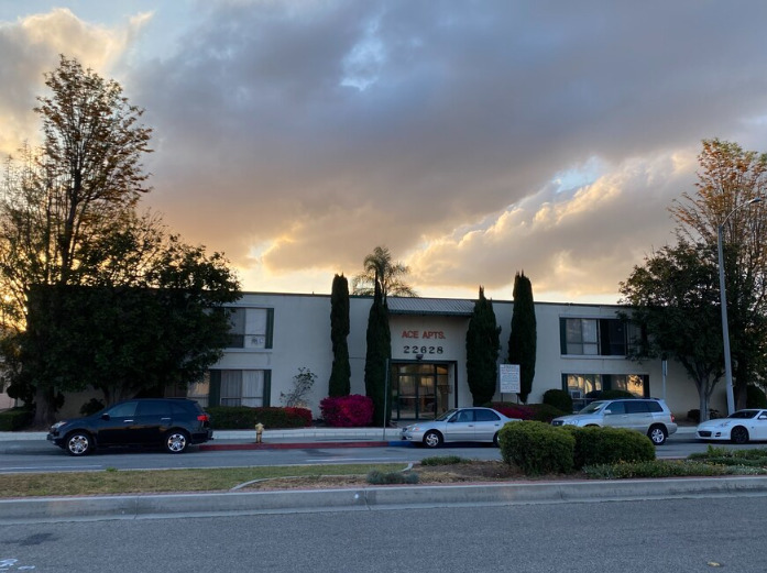 Ace Apartments in Carson, CA - Foto de edificio