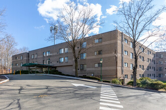 Woodview Apartments in East Haven, CT - Building Photo - Primary Photo