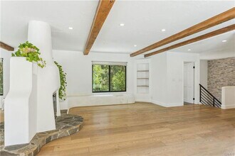 25650 Timpangos Dr in Calabasas, CA - Building Photo - Building Photo