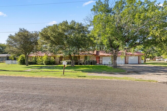property at 525 W 4th St