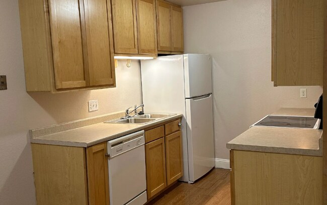 1606 Cottonwood Dr in Louisville, CO - Building Photo - Building Photo