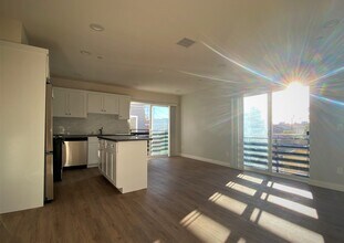 5544 Romaine St, Unit 1 in Los Angeles, CA - Building Photo - Building Photo