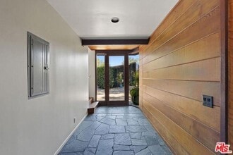 21277 Entrada Rd in Topanga, CA - Building Photo - Building Photo