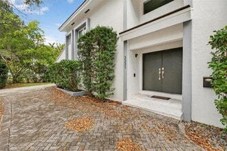3231 Salzedo St in Coral Gables, FL - Building Photo - Building Photo