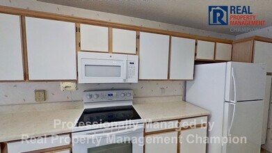 303 Putnam Dr in Wilmington, NC - Building Photo - Building Photo