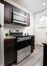 Lincoln Court Apartments photo'