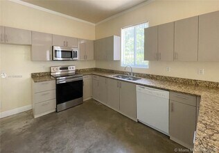 10214 SW 175th St-Unit -B in Miami, FL - Building Photo - Building Photo