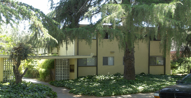 2010 Sierra Rd in Concord, CA - Foto de edificio - Building Photo